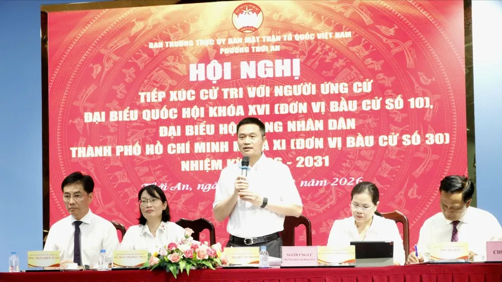 Cử tri TPHCM đề nghị có giải pháp bình ổn thị trường xăng dầu
