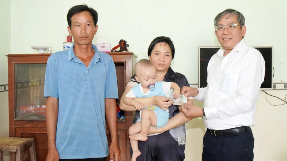 Bạn đọc Báo SGGP tiếp tục giúp cháu bé có nguy cơ bại liệt