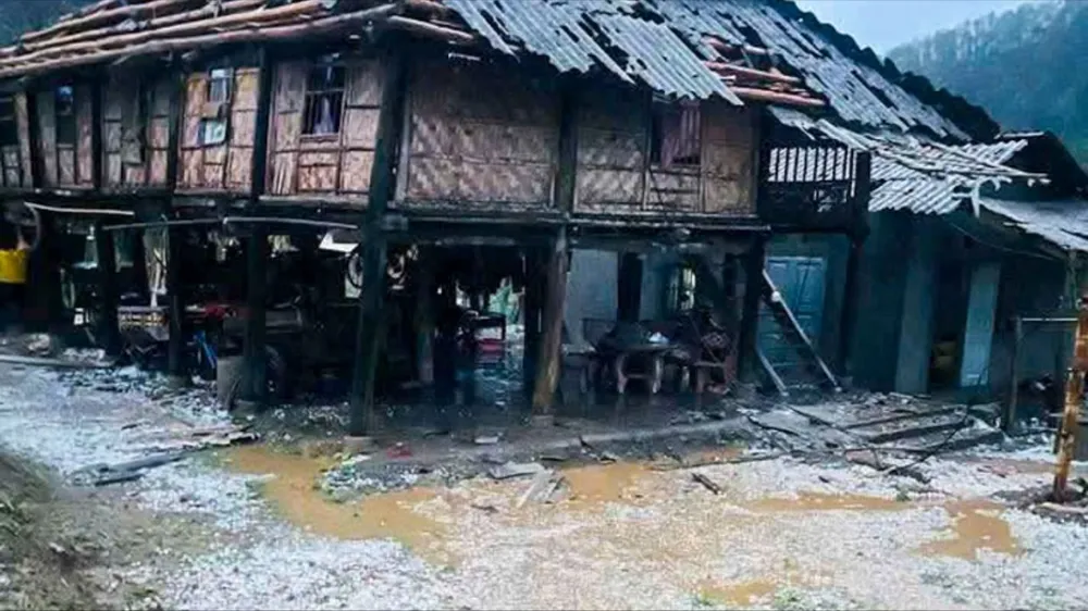 12 người bị thương do dông lốc, mưa đá