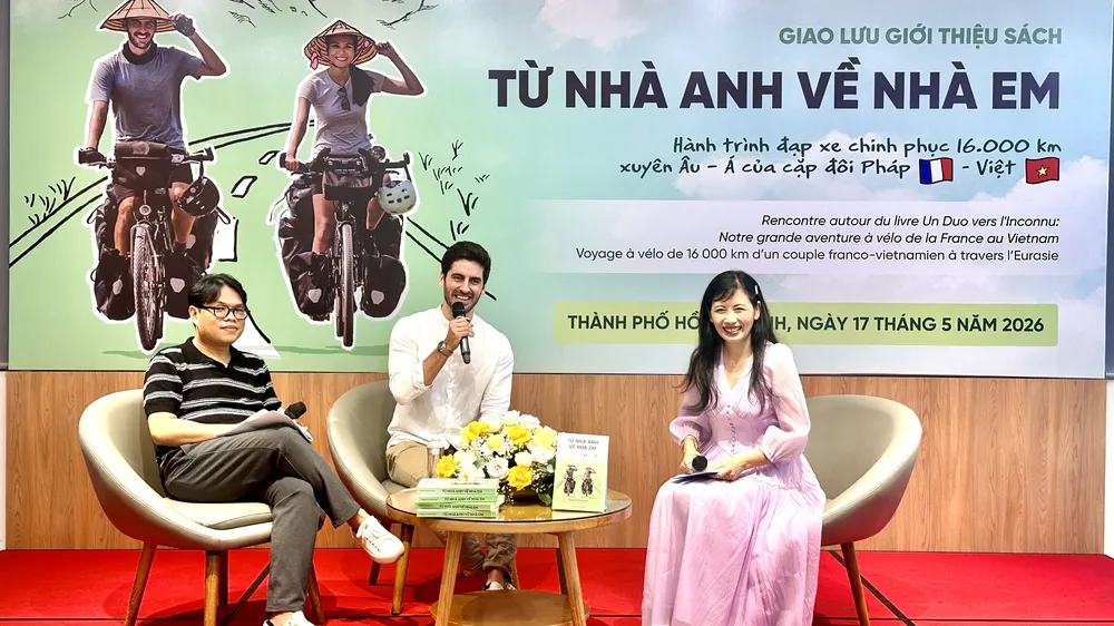 Cuốn du ký đặc biệt của đôi vợ chồng Pháp - Việt đạp xe xuyên Âu - Á