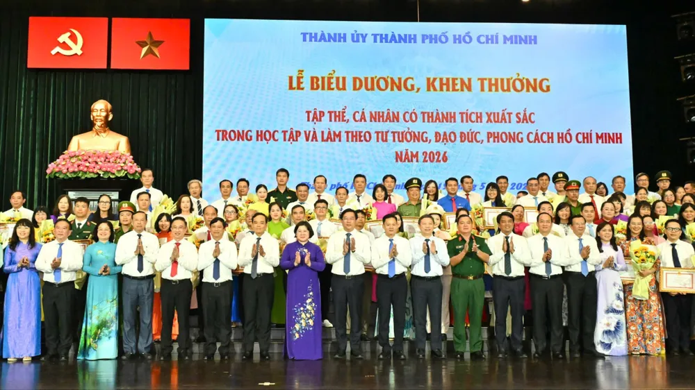 Tôn vinh những điển hình làm đẹp TPHCM