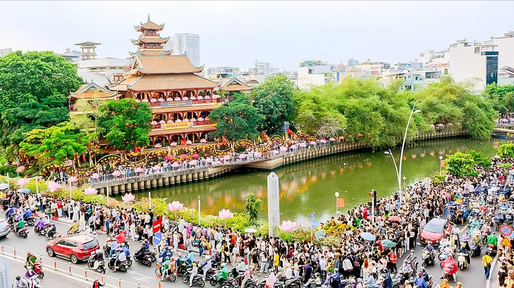 Lan tỏa tinh thần nhân ái mùa Phật đản