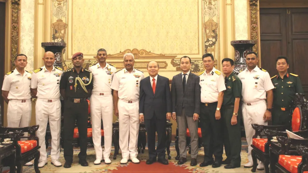 Lãnh đạo TPHCM tiếp Tư lệnh Hạm đội Miền Đông Hải quân Ấn Độ