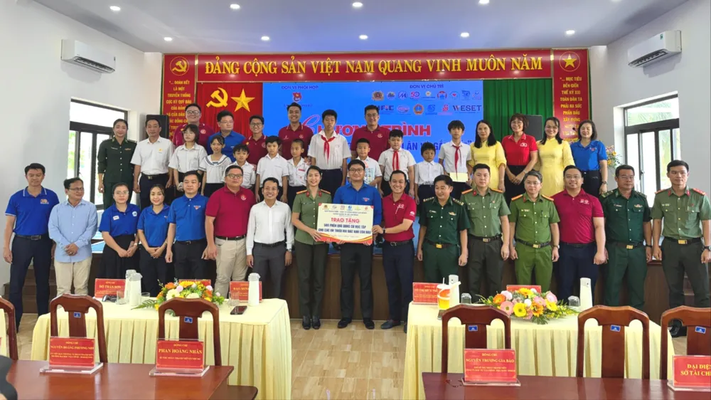 Hành trình về nguồn được tổ chức với nhiều hoạt động an sinh