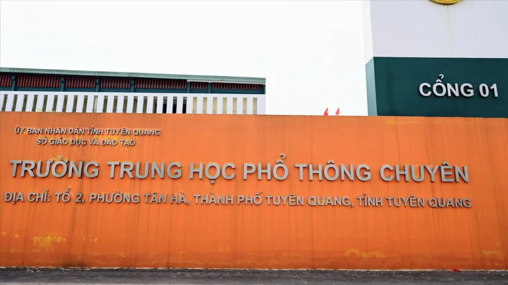 Vụ án vi phạm kỳ thi tốt nghiệp THPT tại Tuyên Quang: 1 giáo viên Ngữ văn ra đầu thú