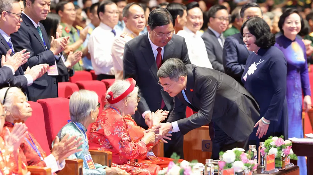 Huy động toàn xã hội thực hiện thật tốt phong trào "Đền ơn đáp nghĩa"