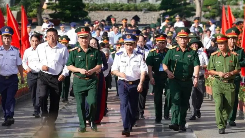 Đoàn công tác Cảnh sát biển Việt Nam thăm, làm việc tại đặc khu Côn Đảo