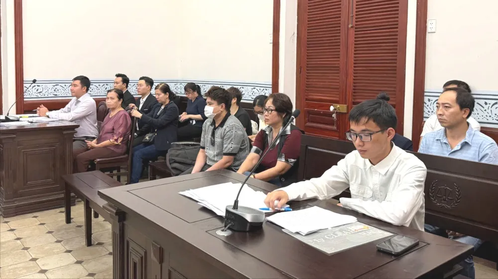 Phiên xét xử sơ thẩm vụ tranh chấp di sản của cố diễn viên Đức Tiến. Ảnh: SONG MAI