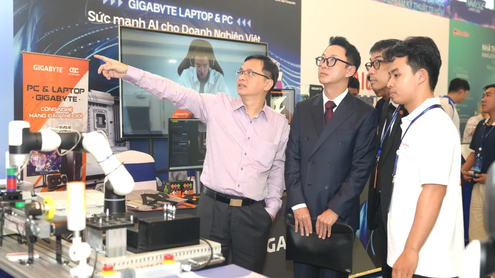 Hình thành những thiết chế đủ năng lực dẫn dắt tăng trưởng