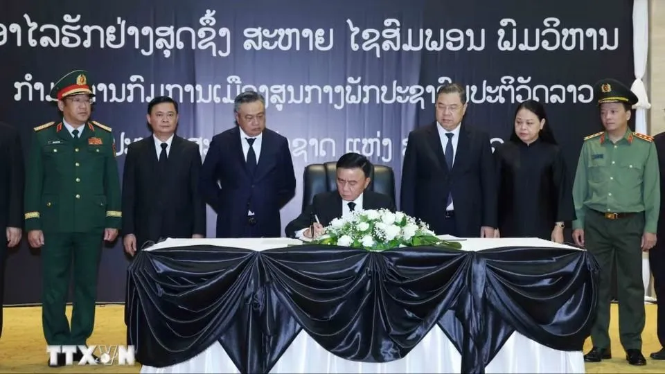 Thường trực Ban Bí thư Trần Cẩm Tú dự Lễ truy điệu đồng chí Saysomphone Phomvihane, Ủy viên Bộ Chính trị, Chủ tịch Quốc hội Lào