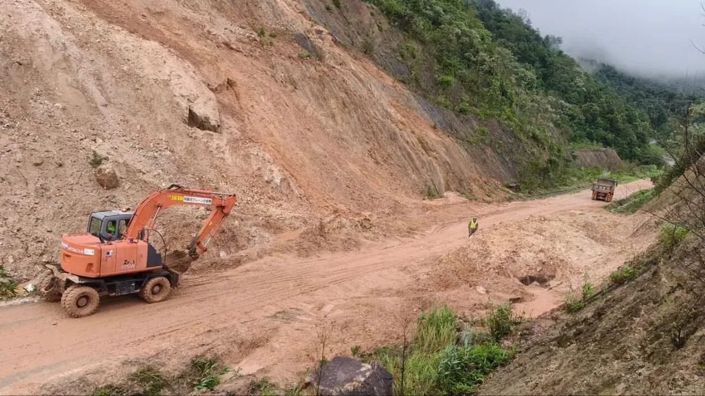 Quảng Ngãi: Thông tuyến đường tránh đèo Măng Rơi