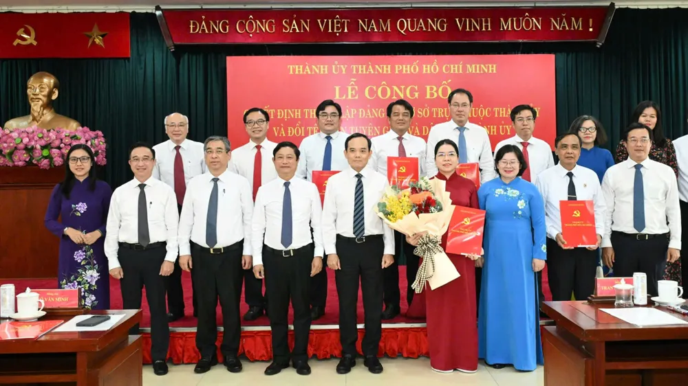 Công bố các quyết định thành lập Đảng bộ cơ sở trực thuộc Thành ủy TPHCM 