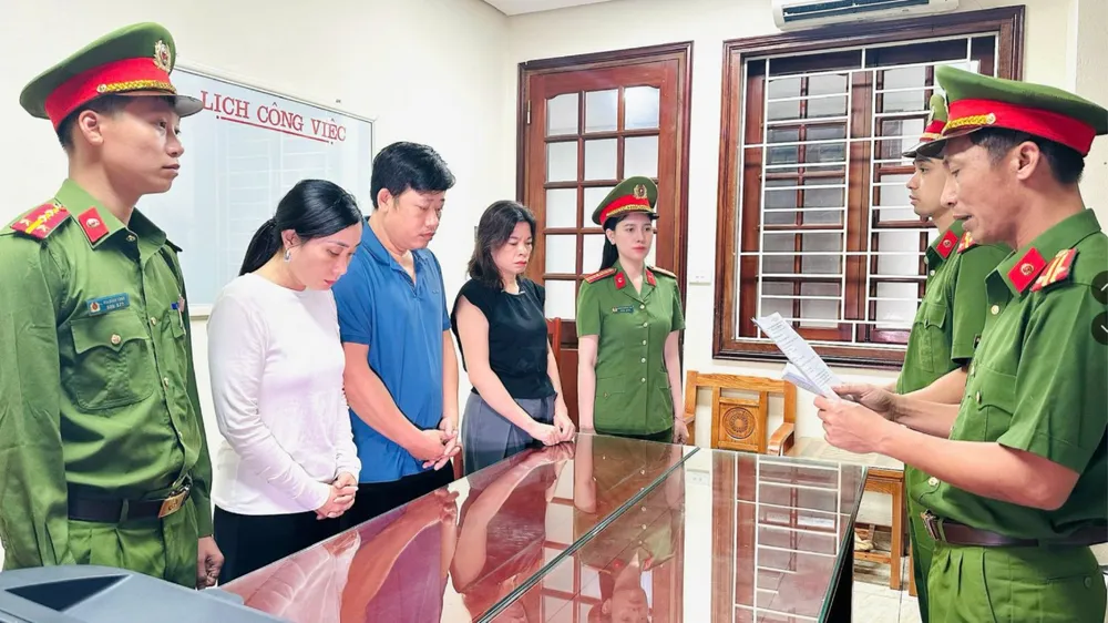 Vợ chồng mạo danh lương y, bán thuốc gia truyền chứa chất cấm