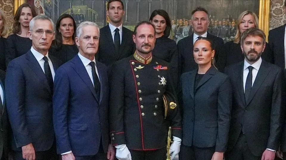 Thái tử Haakon VIII trở thành Nhà vua Na Uy 