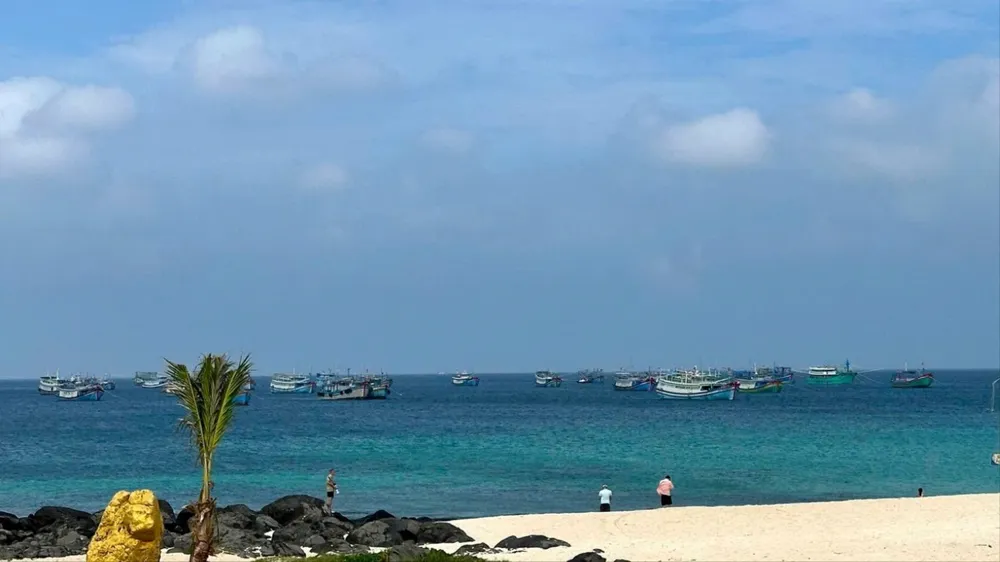 Ra biển