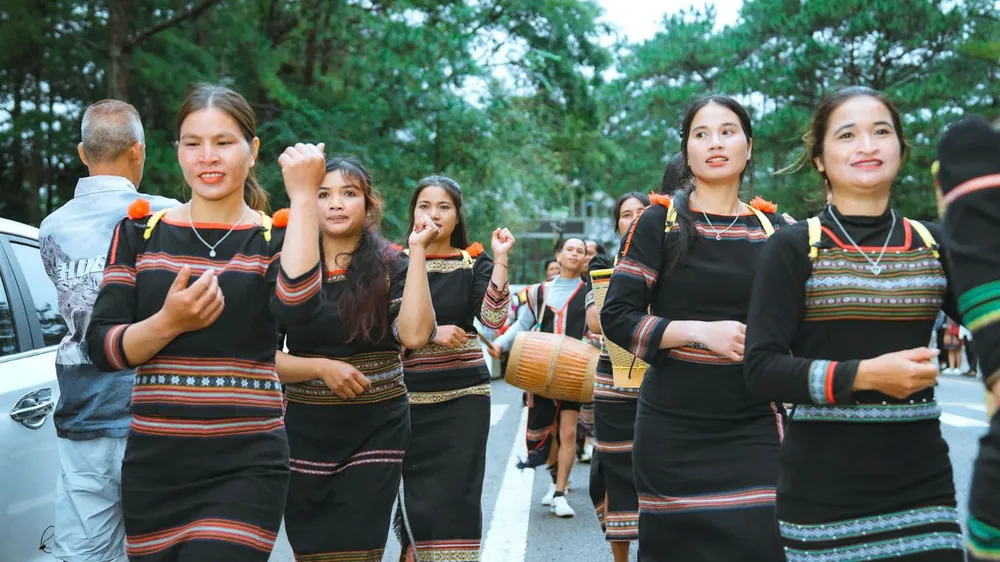 Rộn ràng Lễ hội đường phố Măng Đen 