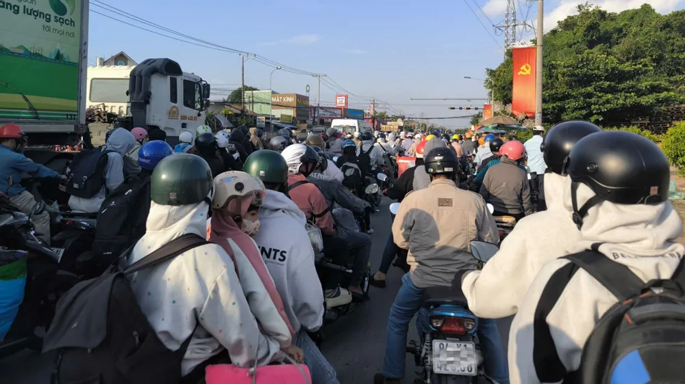 Lượng phương tiện từ miền Tây về TPHCM tăng đột biến trong ngày cuối cùng của kỳ nghỉ lễ