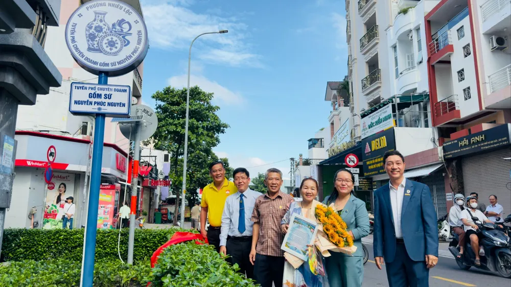 Phường Nhiêu Lộc ra mắt tuyến phố chuyên doanh gốm sứ Nguyễn Phúc Nguyên