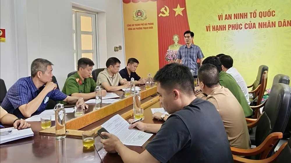 Lãnh đạo Công an TP Hải Phòng họp nhanh với các đơn vị sau vụ tai nạn giao thông đặc biệt nghiêm trọng. Ảnh: CÔNG AN TP HẢI PHÒNG
