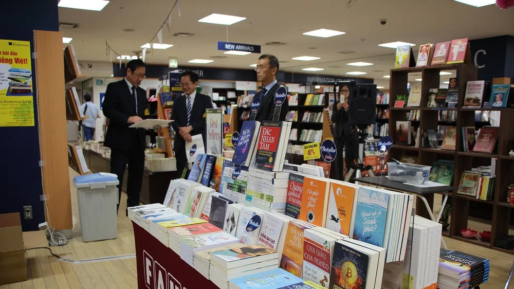 Gian sách Việt Nam tại Nhà sách Kinokuniya Tokyo, Nhật Bản