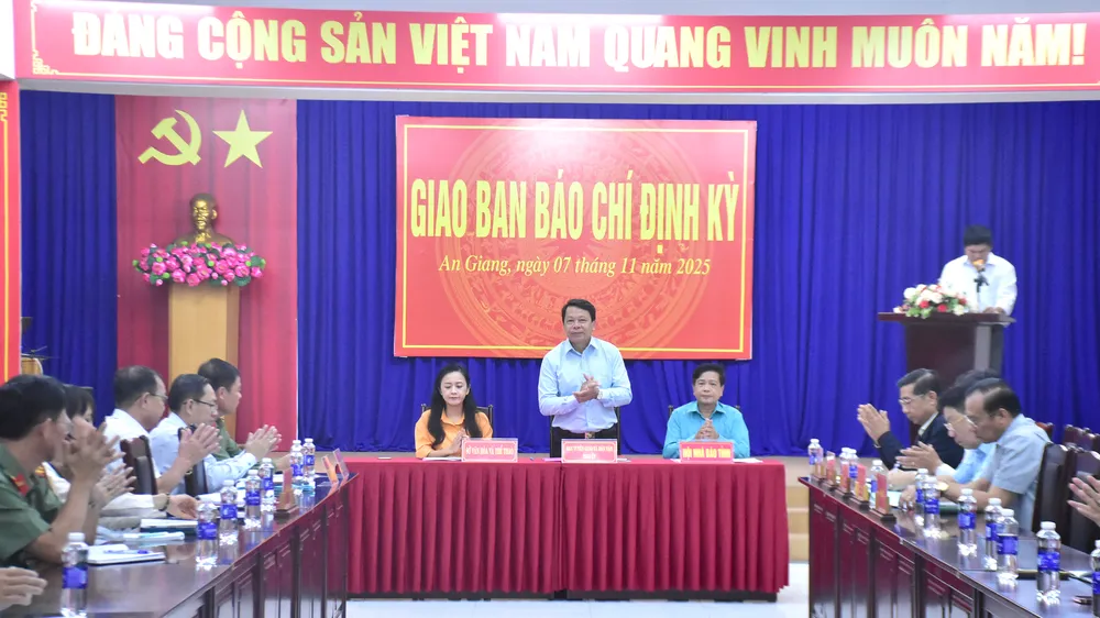 Quang cảnh cuộc họp. Ảnh: NAM KHÔI