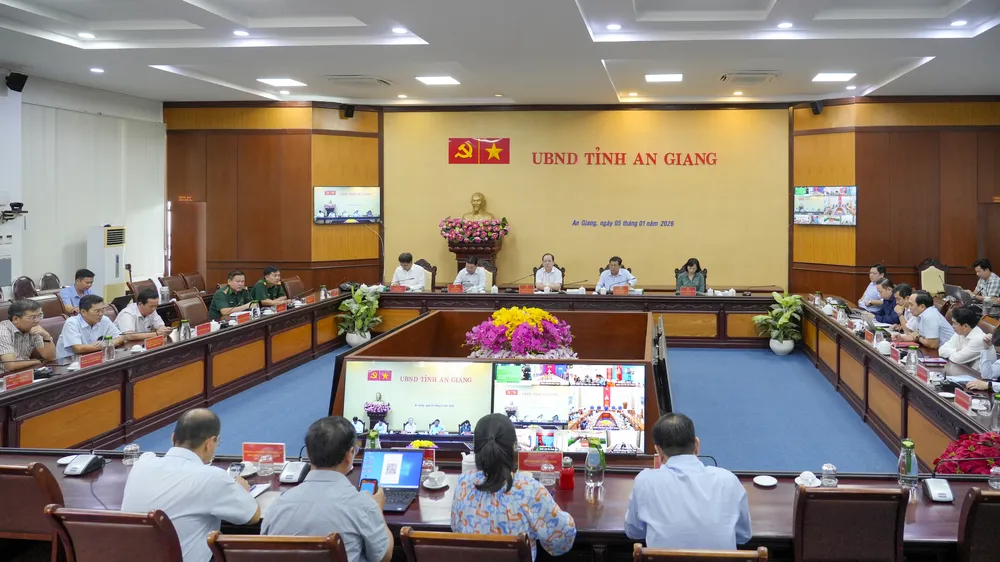Quang cảnh cuộc họp nghe báo cáo việc điều chỉnh quy hoạch tỉnh thời kỳ 2021-2030