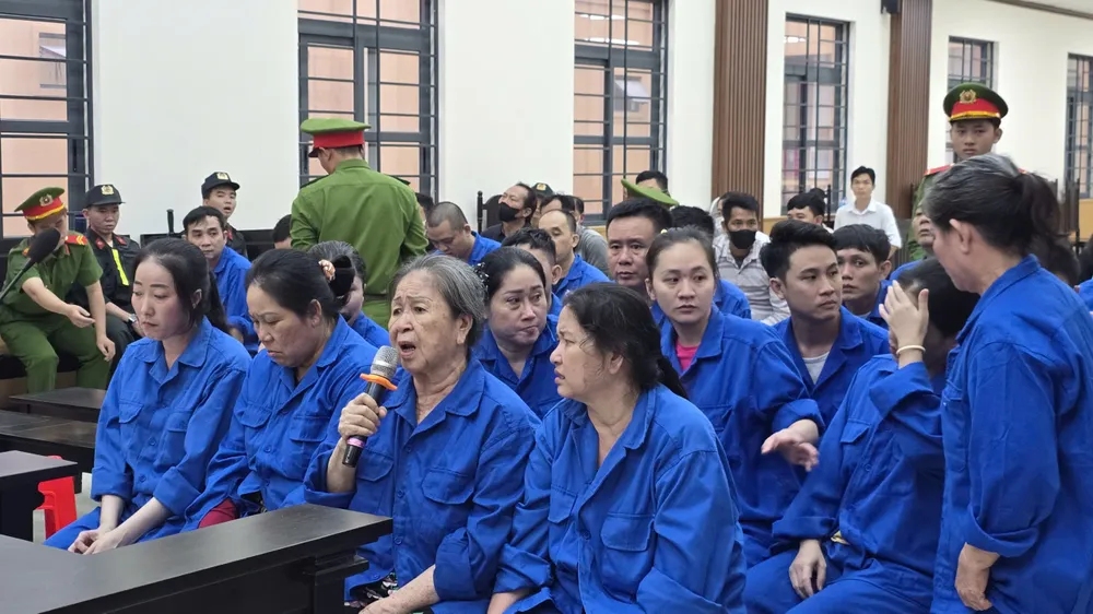 Các bị cáo trong đường dây môi giới mại dâm, mua dâm người dưới 18 tuổi và hiếp dâm người dưới 16 tuổi