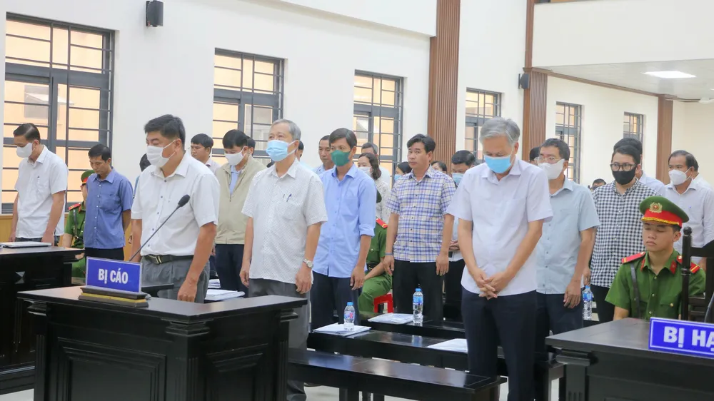 3 cựu Phó Chủ tịch UBND TP Long Xuyên và các bị cáo tại phiên xét xử