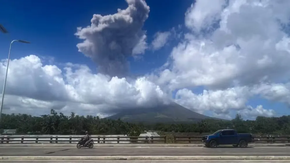 Philippines yêu cầu sơ tán người dân khu vực gần núi lửa Mayon