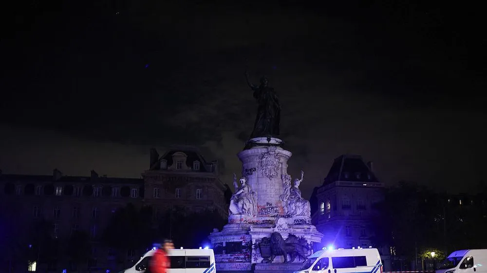 Pháp tái áp dụng lệnh giới nghiêm tại khu vực trung tâm Paris