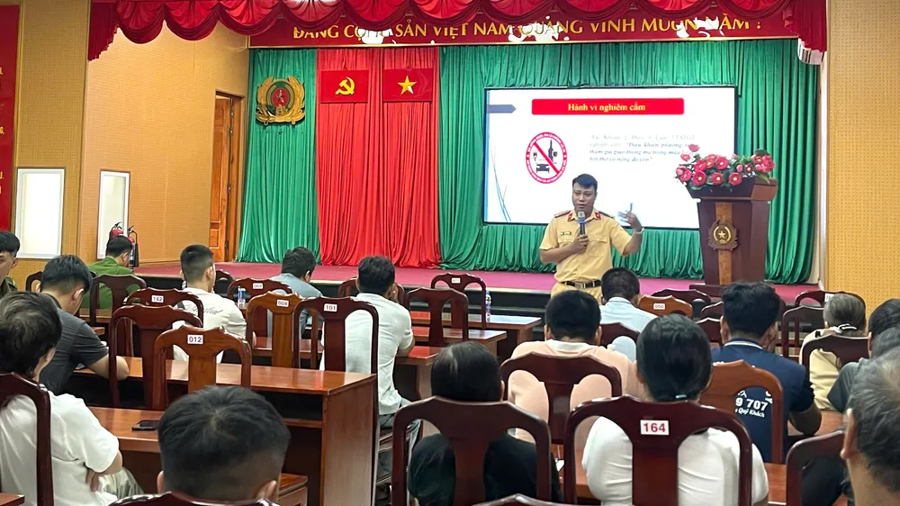 Chủ nhà trọ, quán ăn, cơ sở kinh doanh vận tải ký cam kết đảm bảo an toàn PCCC