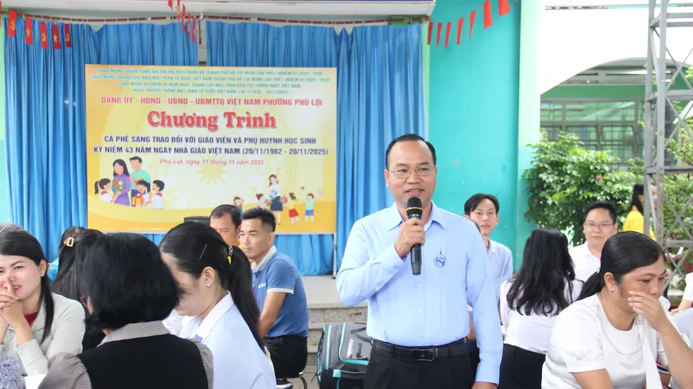 Giáo viên, người dân đóng góp ý kiến về công tác dân sinh