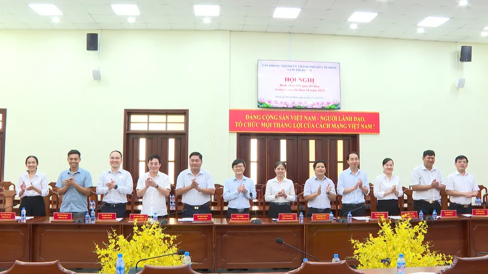 Văn phòng Đảng ủy phường Bến Cát dẫn đầu Cụm thi đua số 10