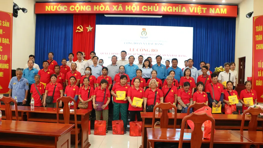 Ra mắt Nghiệp đoàn bán vé số xã Bàu Bàng