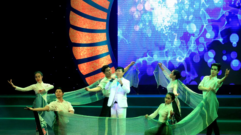 Chương trình Âm nhạc tỏa sáng “Còn mãi với thời gian“