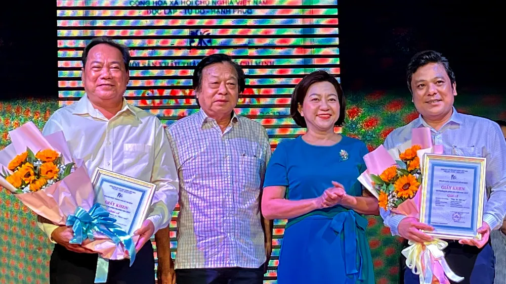 Hội Sân khấu TPHCM trao giải thưởng cho tác phẩm sân khấu xuất sắc năm 2022