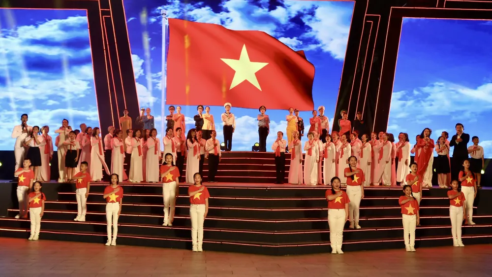 Rực rỡ chương trình nghệ thuật “Việt Nam – Niềm tin ngời sáng”