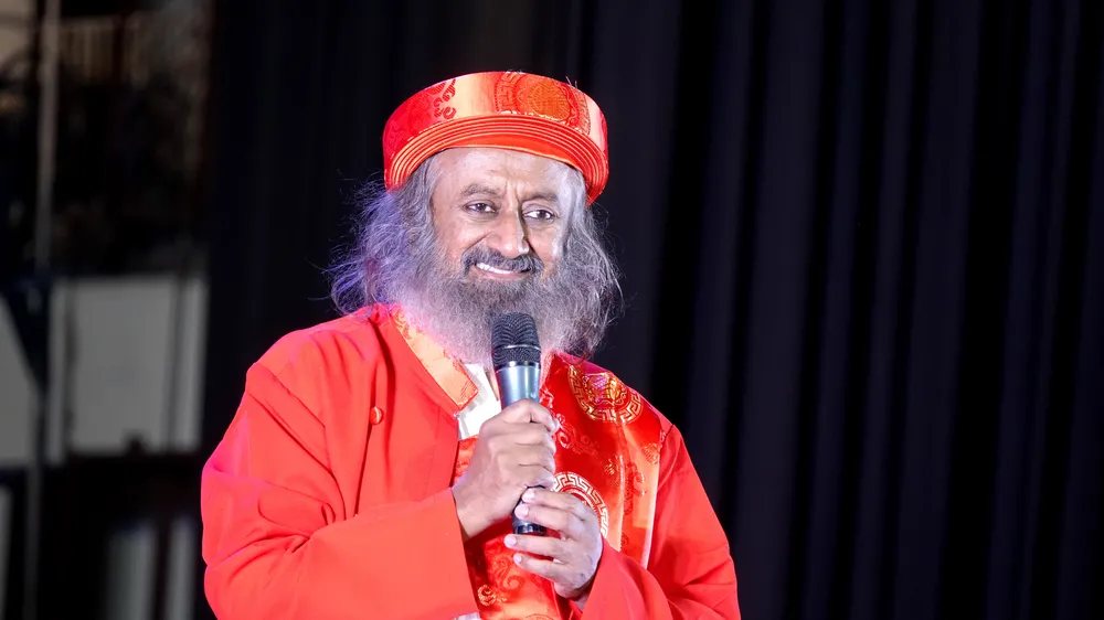 Thầy Gurudev Sri Sri Ravi Shankar. Ảnh: THÚY BÌNH