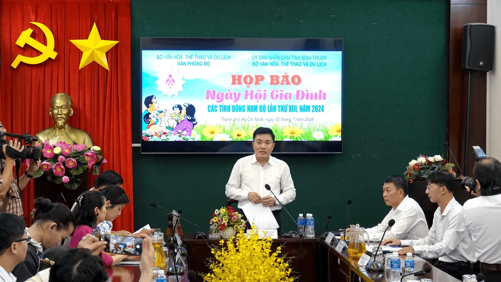 Ông Nguyễn Hữu Ngọc, Phó Chánh Văn phòng Bộ VHTT&DL, Phó Trưởng Ban thường trực Ban Tổ chức Ngày hội thông tin về Ngày hội Gia đình các tỉnh Đông Nam Bộ lần thứ XIII, năm 2024. Ảnh: THÚY BÌNH
