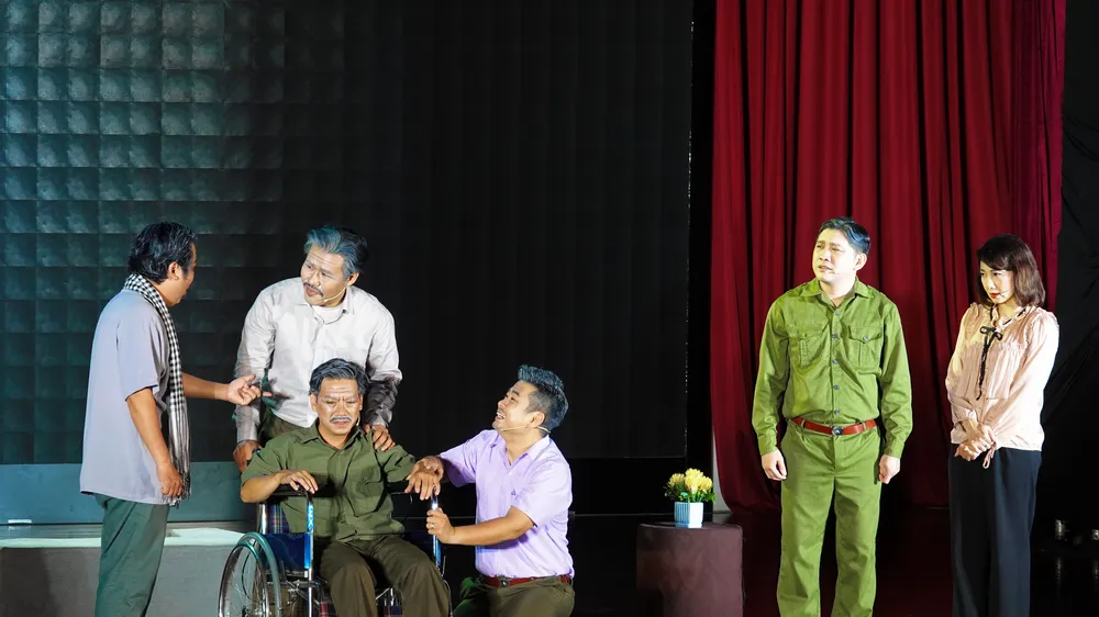 Tinh thần đồng chí, đồng đội, mãi yêu thương, quan tâm, giúp đỡ và sẻ chia, của những người cựu chiến binh luôn được gìn giữ và phát huy tích cực dù trong thời chiến hay ở thời bình. Ảnh: THÚY BÌNH