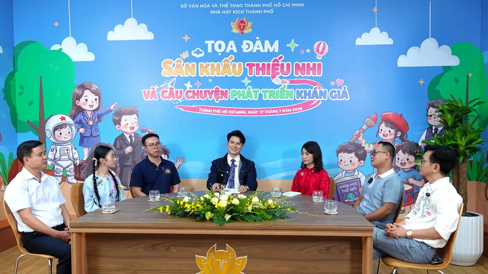 Tọa đàm "Sân khấu thiếu nhi và câu chuyện phát triển khán giả" đặt ra nhiều vấn đề cấp thiết trong đời sống sân khấu phục vụ thiếu nhi của thành phố. Ảnh: THÚY BÌNH