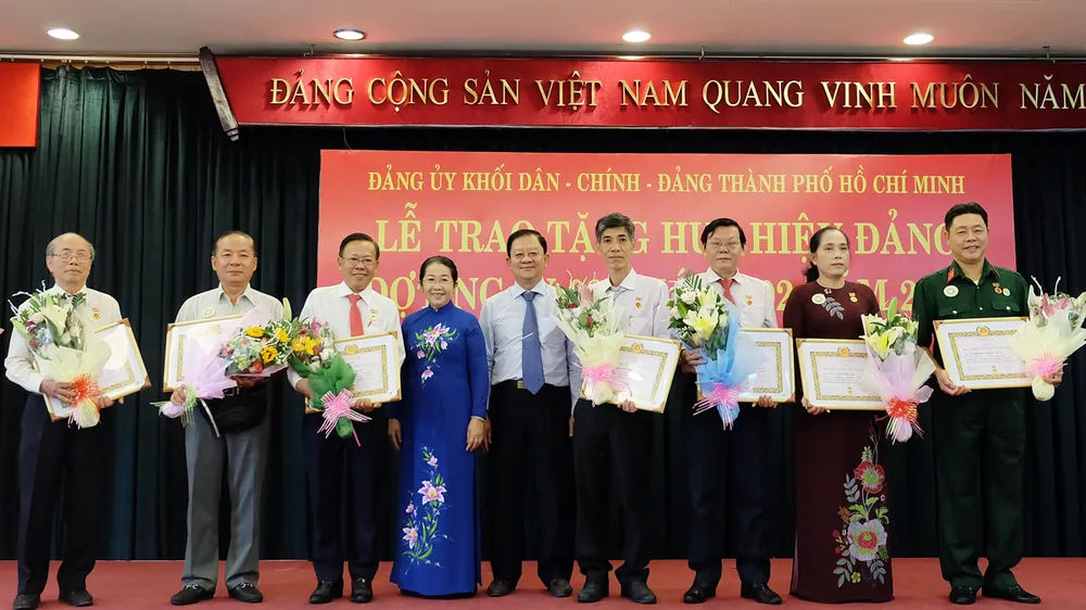 Trao Huy hiệu Đảng đợt 3-2-2019 cho 113 đảng viên