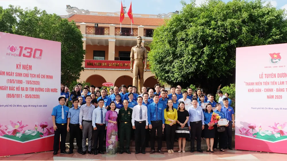 78 cá nhân, tập thể điển hình được tuyên dương "Thanh niên tiên tiến làm theo lời Bác" cấp Khối năm 2020. Ảnh: THU HƯỜNG