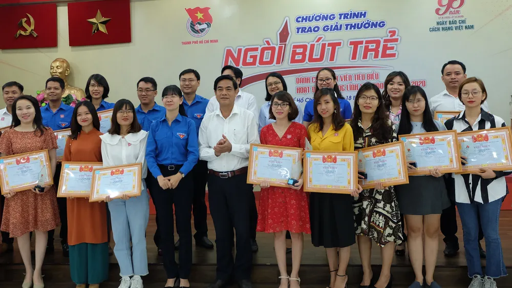 Tuyên dương 24 điển hình “Ngòi bút trẻ” năm 2020
