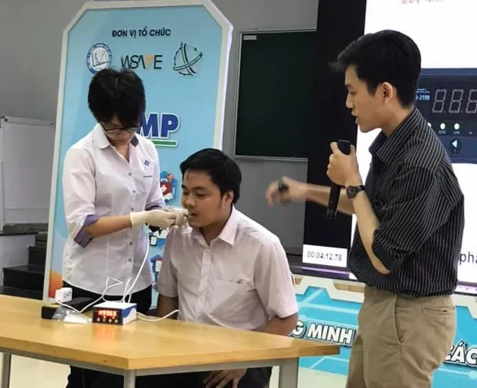 “Chế tạo máy đo lực cắn ở người” giành giải nhất cuộc thi iUMP