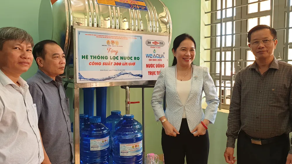 Tặng quà trị giá hơn 500 triệu đồng cho người dân và chiến sĩ vùng biên giới