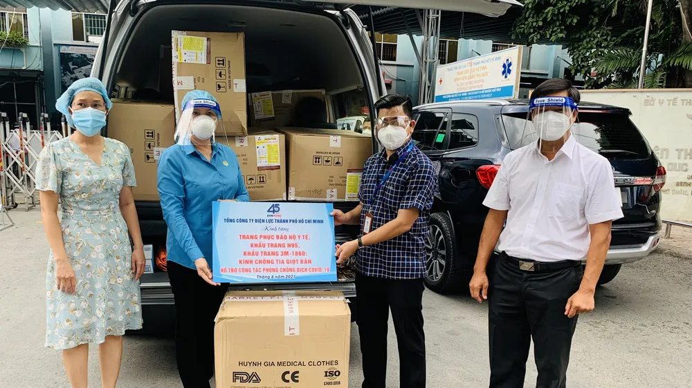 Đảng viên EVNHCMC ủng hộ 470 triệu đồng để chống dịch