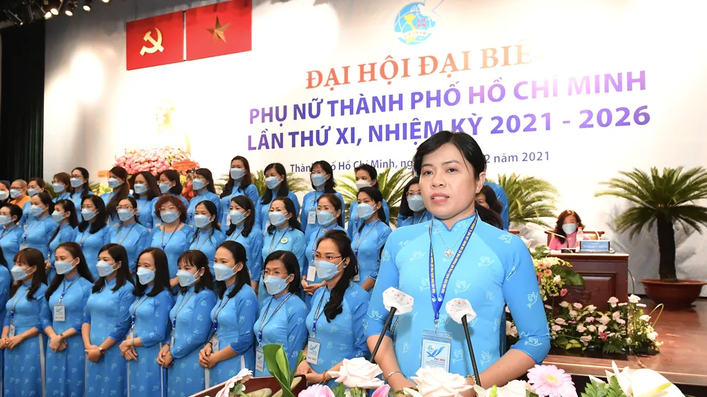 Chủ tịch Hội LHPN TPHCM Nguyễn Trần Phượng Trân phát biểu nhận nhiệm vụ. Ảnh: VIỆT DŨNG
