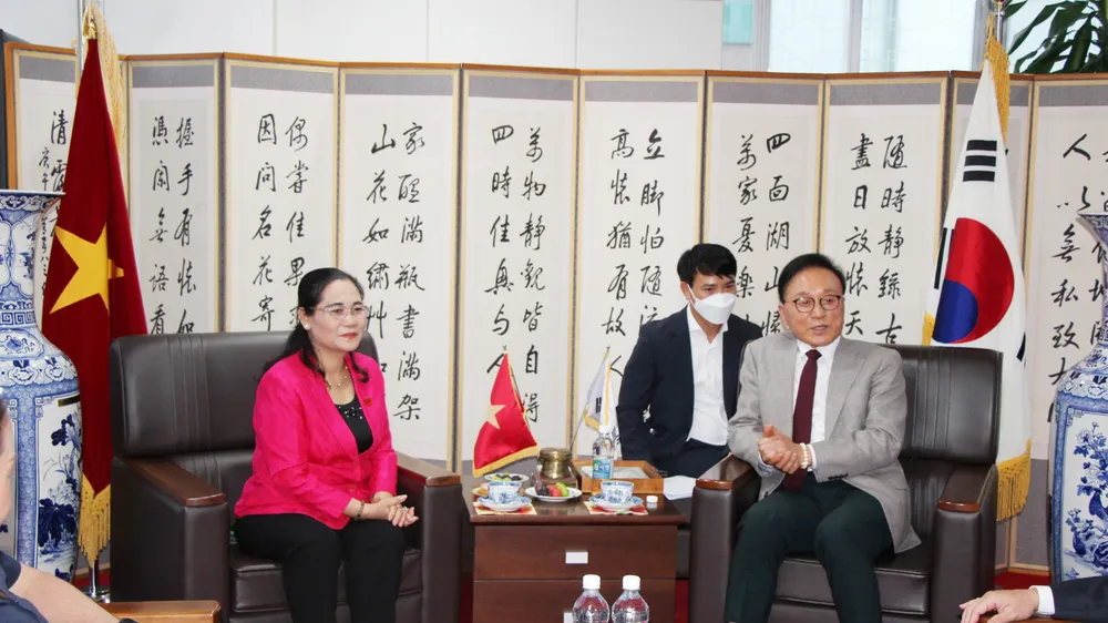 Xây dựng các chương trình hợp tác phát triển TPHCM thành đô thị thông minh