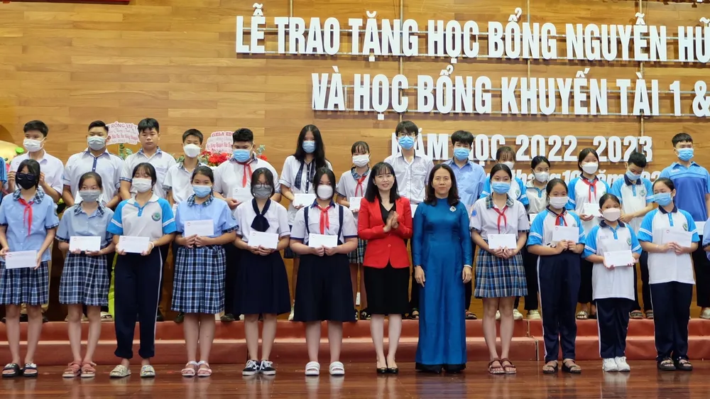 Quận 7 trao học bổng cho hơn 630 học sinh, sinh viên 